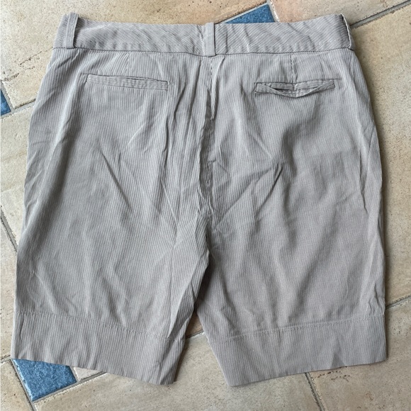 Banana Republic shorts with little flicks of gold shimmer. Size: 14. - Picture 4 of 4